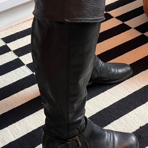 Tall black boots - Picture 9 of 10
